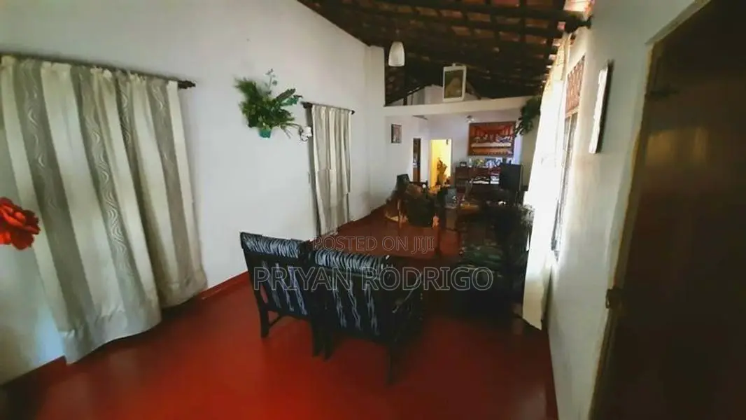 Seeduwa Kotugoda Road 23.25 Perches of Land with a House for Sale