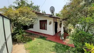 Seeduwa Kotugoda Road 23.25 Perches of Land with a House for Sale