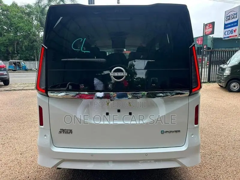 Nissan Serena Highway Star 8 Seats 2024