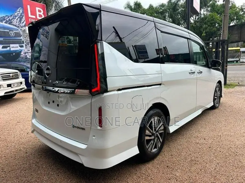 Nissan Serena Highway Star 8 Seats 2024