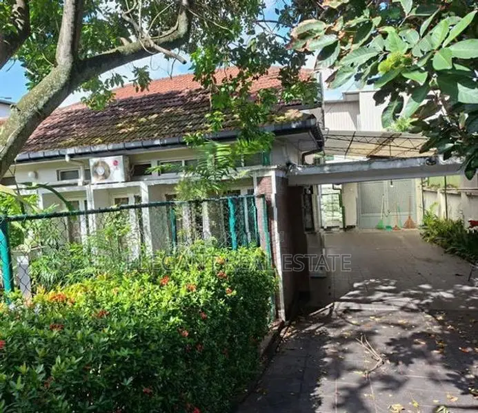 Land With House - 28 Perches for Sale in Colombo 08 ( A6743)