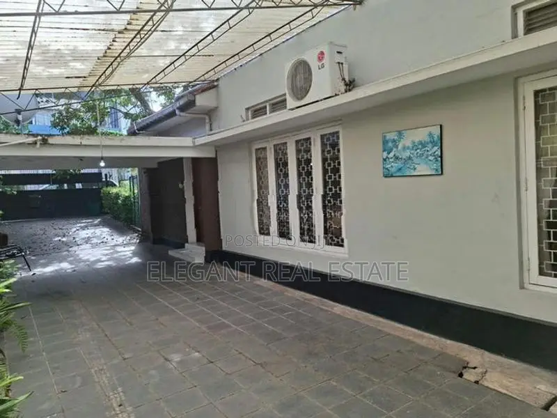 Land With House - 28 Perches for Sale in Colombo 08 ( A6743)
