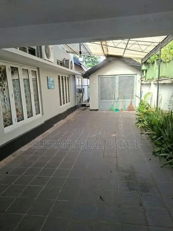 Land With House - 28 Perches for Sale in Colombo 08 ( A6743)