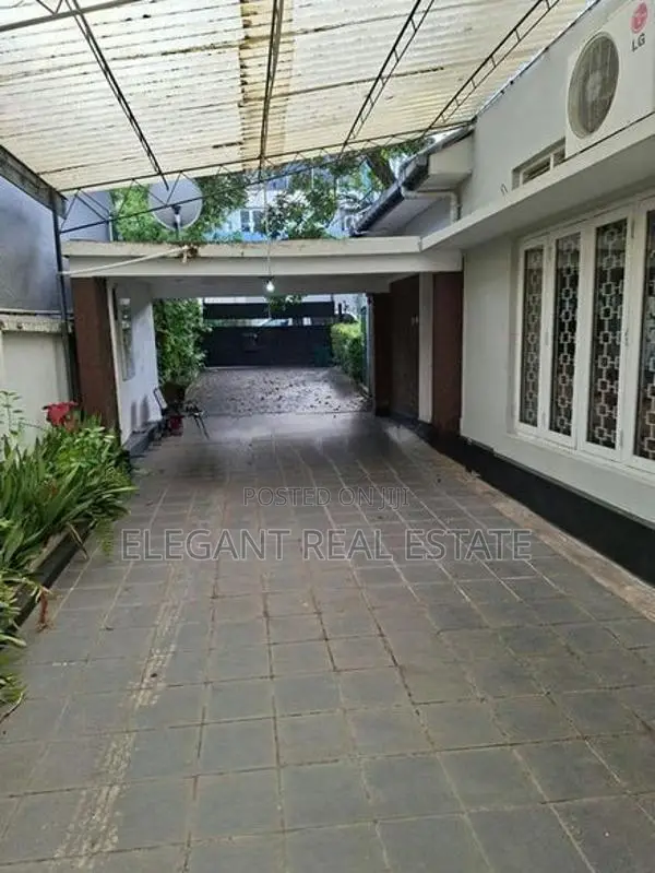 Land With House - 28 Perches for Sale in Colombo 08 ( A6743)
