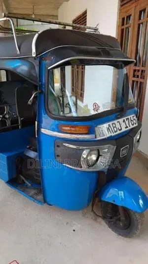 Bajaj RE 2016