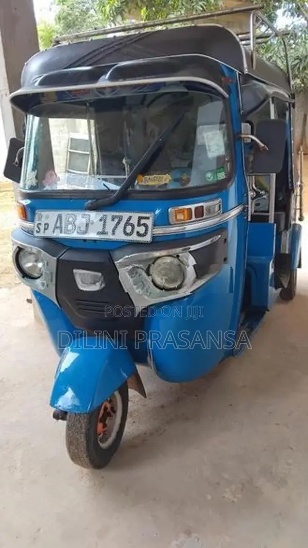 Bajaj RE 2016