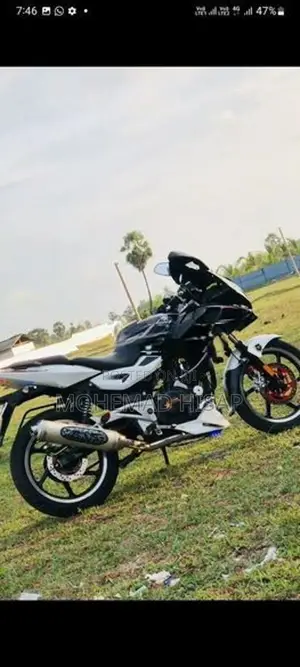 Bajaj Pulsar 220F 2012
