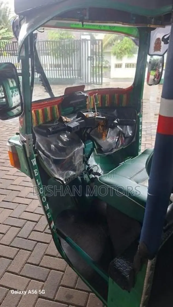 Bajaj RE 4 Strok 2011