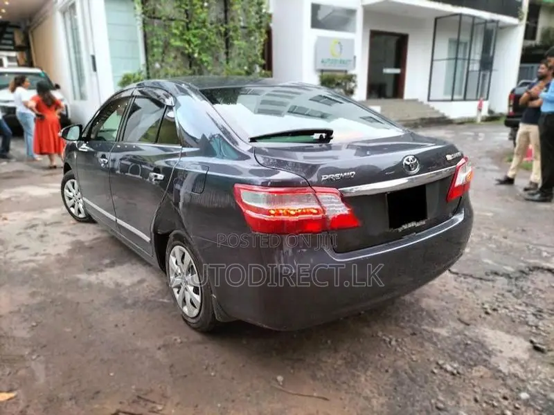 Toyota Premio 2013