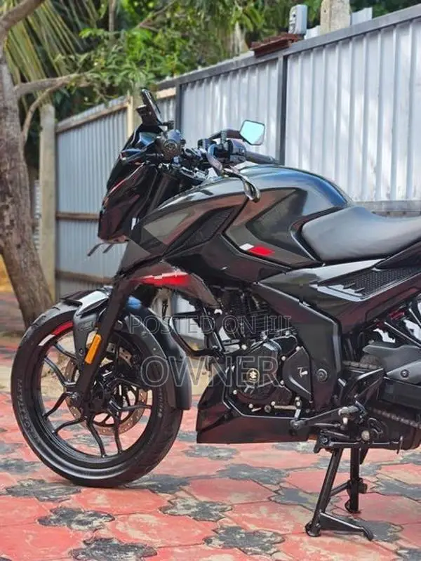 Bajaj Pulsar N160 2025