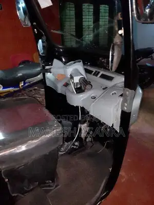Bajaj RE 2012