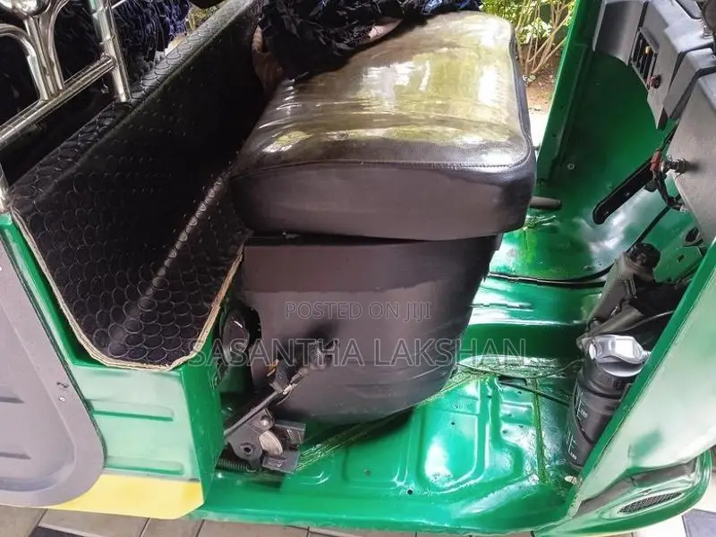 Bajaj RE 2012