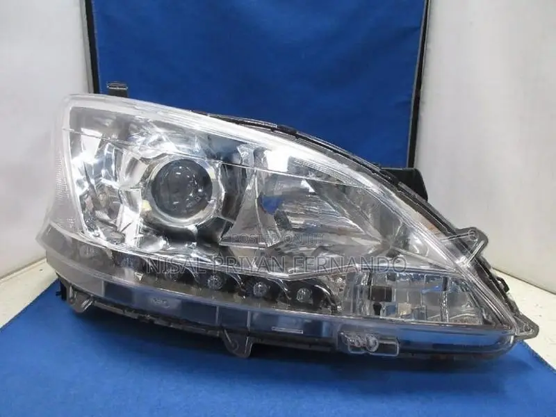 Nissan Sylphy B17 (Scoop) Head Light