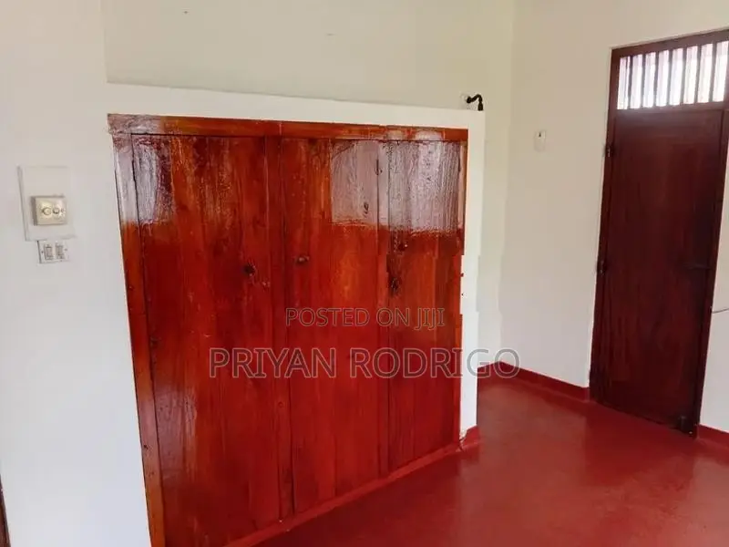 Colombo 05 Park Road Bed Room Large House for Rent