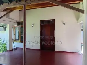Colombo 05 Park Road Bed Room Large House for Rent
