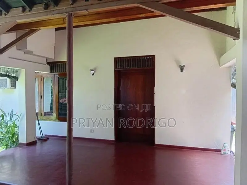 Colombo 05 Park Road Bed Room Large House for Rent