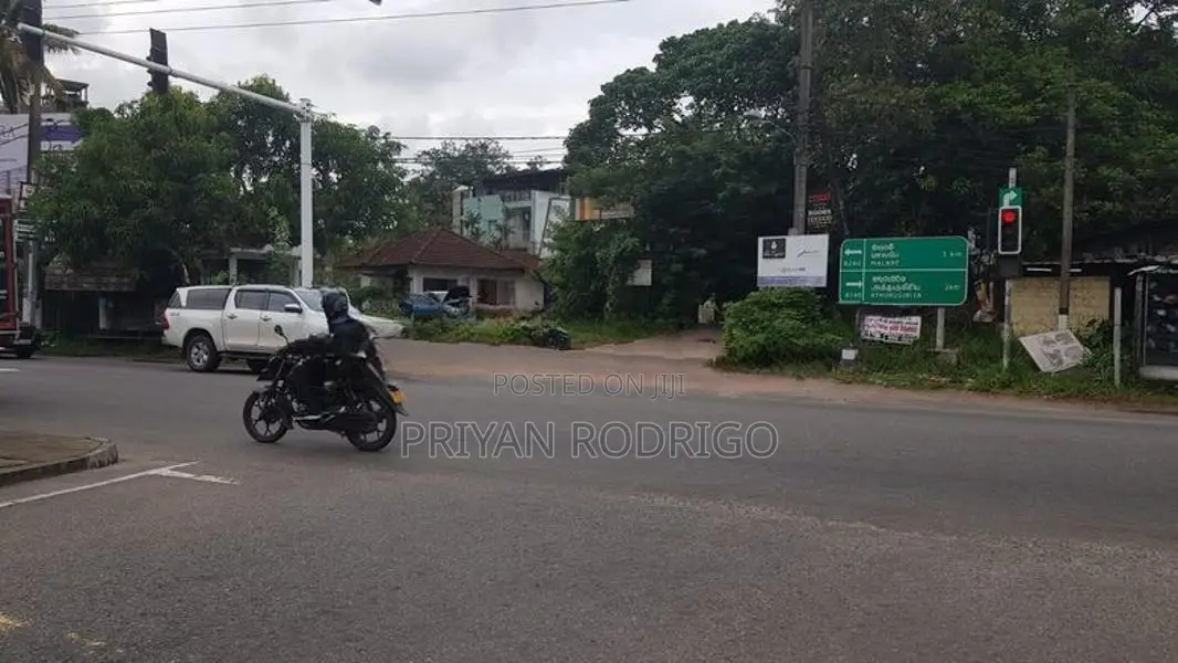 Prime Land for Sale – Facing Athurugiriya Highway Exit (Immediate Sale