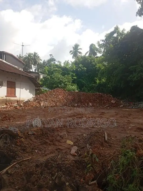 Prime Land for Sale – Facing Athurugiriya Highway Exit (Immediate Sale