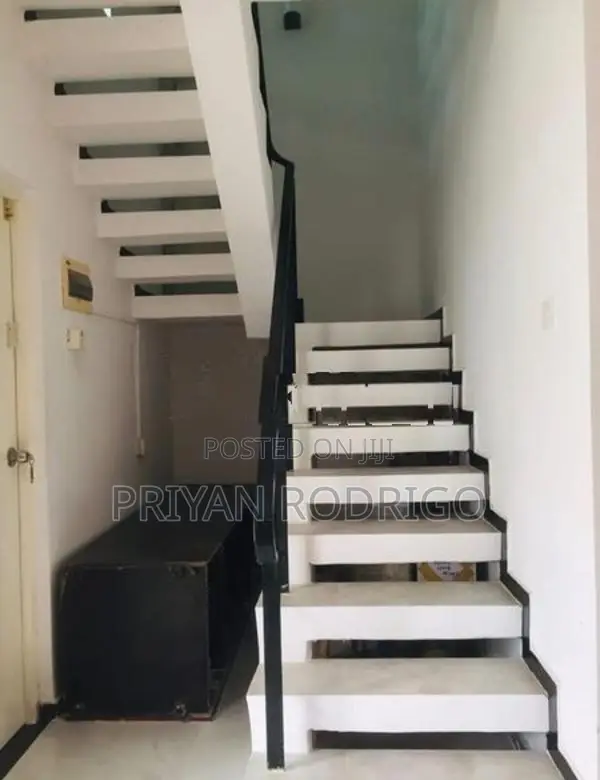 Yakkala Galthotamulla Road 03 Bedroom house on 6perches of Land for Sa