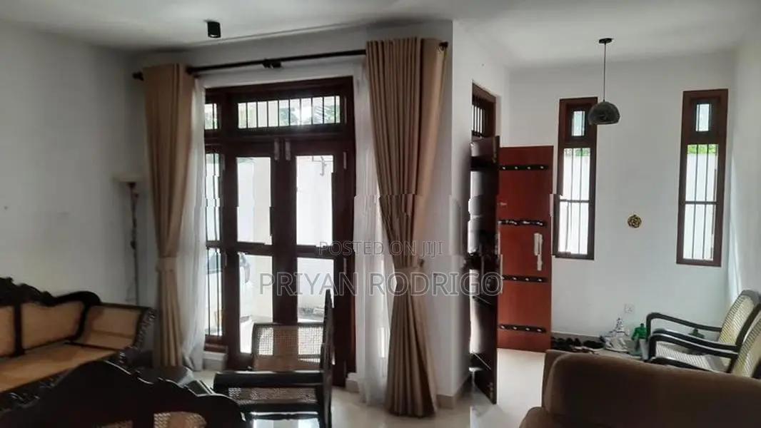 Battaramulla Pelawatta Robert Gunawardana Mawatha 04 BR House for Sale