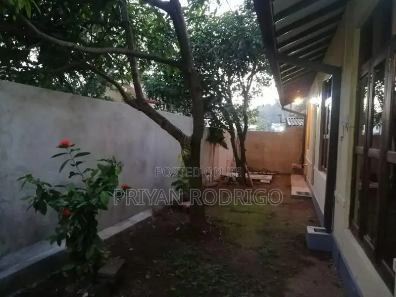 22 Perch Land with a Single Storied 03 Bedroom House for Sale at Kotte