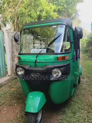 Bajaj RE 2025