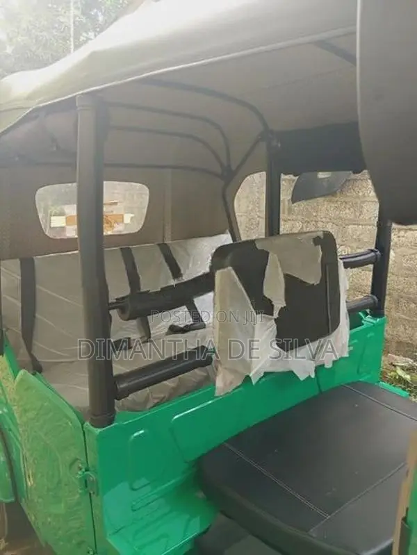 Bajaj RE 2025