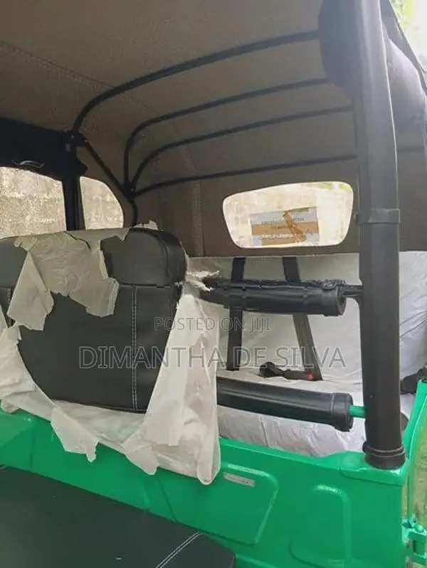 Bajaj RE 2025