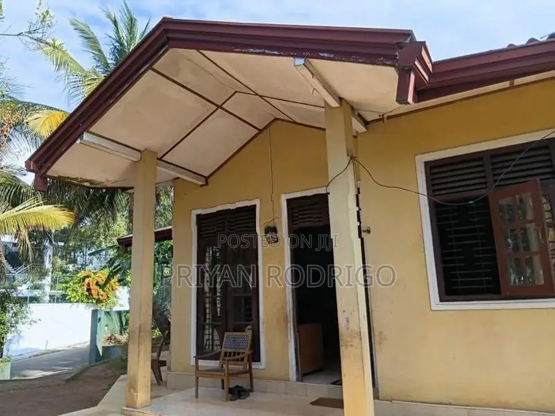 Nugegoda Udahamulla 02 Bed Room House on 12 Perches of Land for Sale