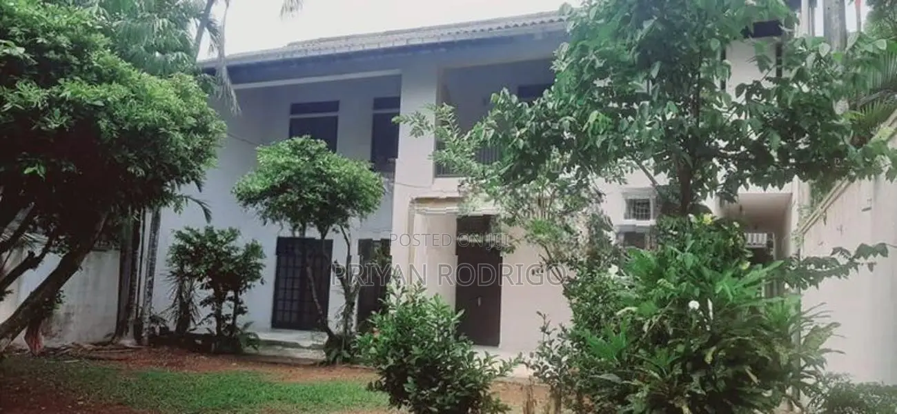 Nugegoda 02 Storied Old House on 26.5 Perches of Land for Sale