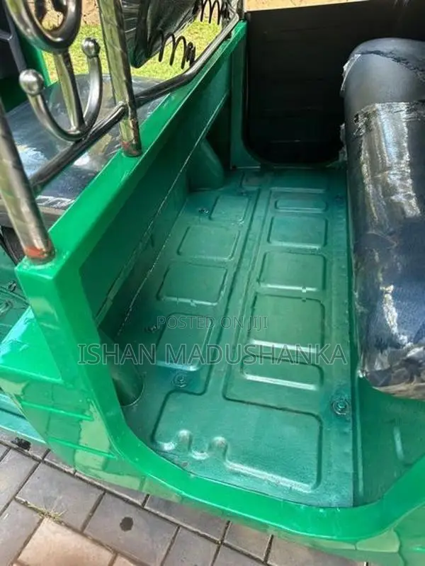 Bajaj RE 2013