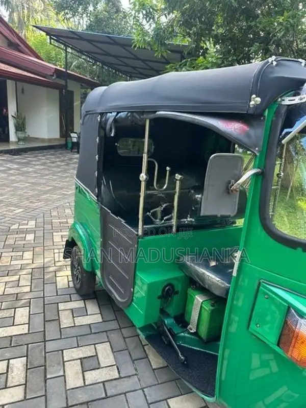 Bajaj RE 2013