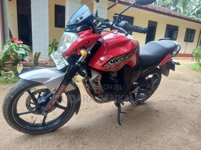 Yamaha FZ S v1 2014
