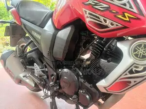 Yamaha FZ S v1 2014
