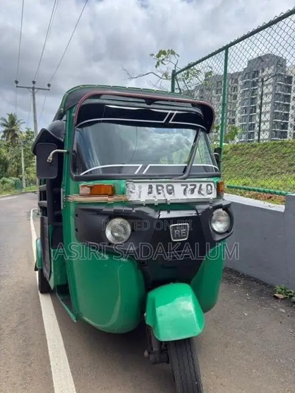 Bajaj RE 2017