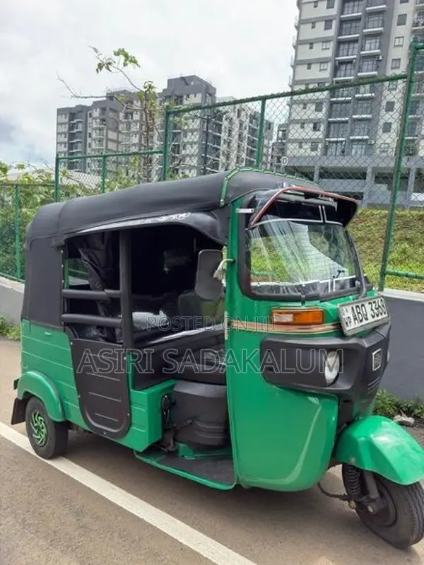 Bajaj RE 2017