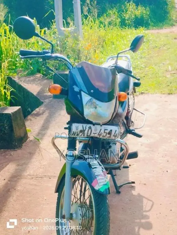 Bajaj CT100 2012