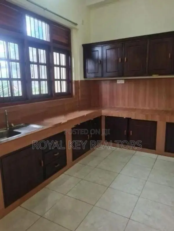 06 Bedroom - Unfurnished House for Sale In Mount Lavinia