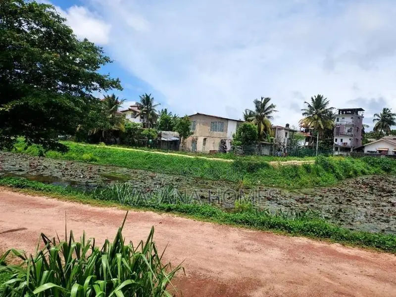 Lake Facing House For Sale Nugegoda