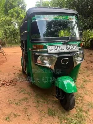 Bajaj RE 2016