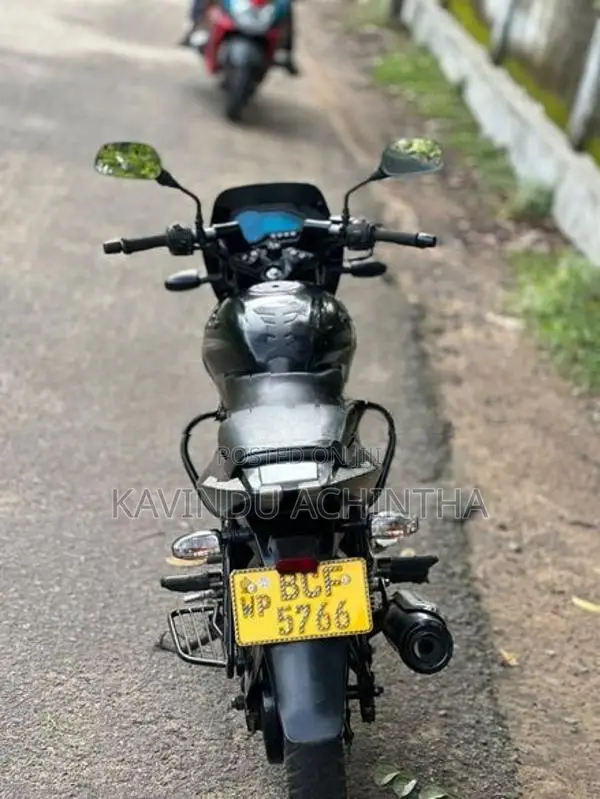 Bajaj Pulsar 150 2015