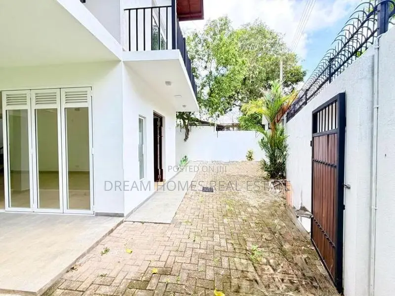 Elegant 3-Storey House for Sale in Pelawatta