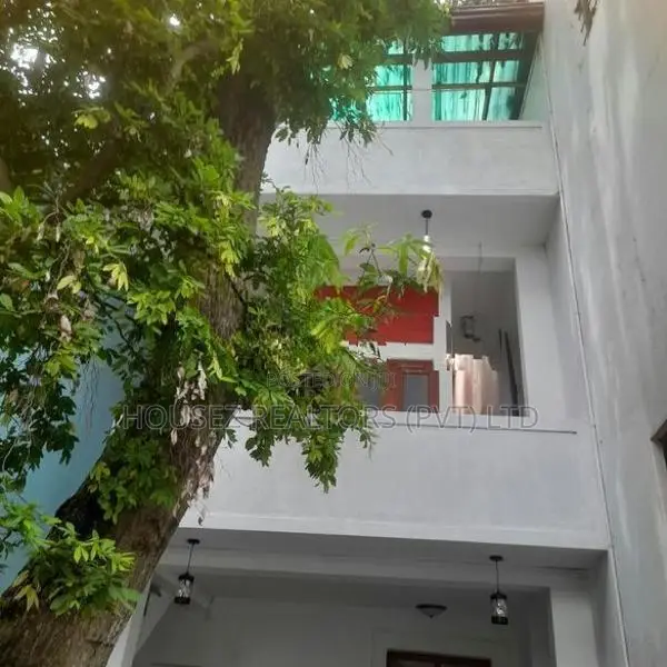 Spacious 5-Bedroom House For Rent – Rajagiriya Road,
