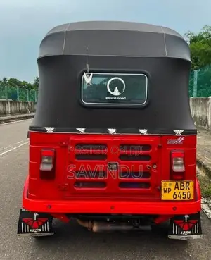 Bajaj RE 2018
