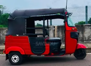 Bajaj RE 2018