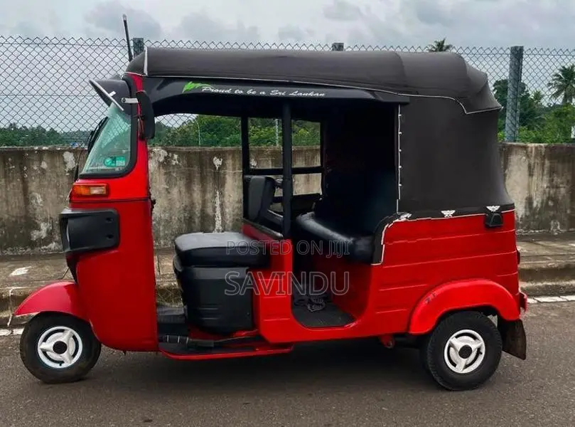 Bajaj RE 2018