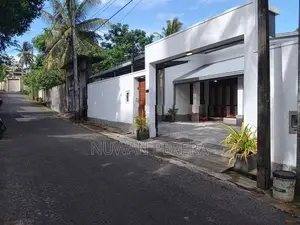 Piliyandala 3 bathrooms single storey house for sale .