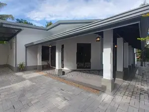 Piliyandala 3 bathrooms single storey house for sale .