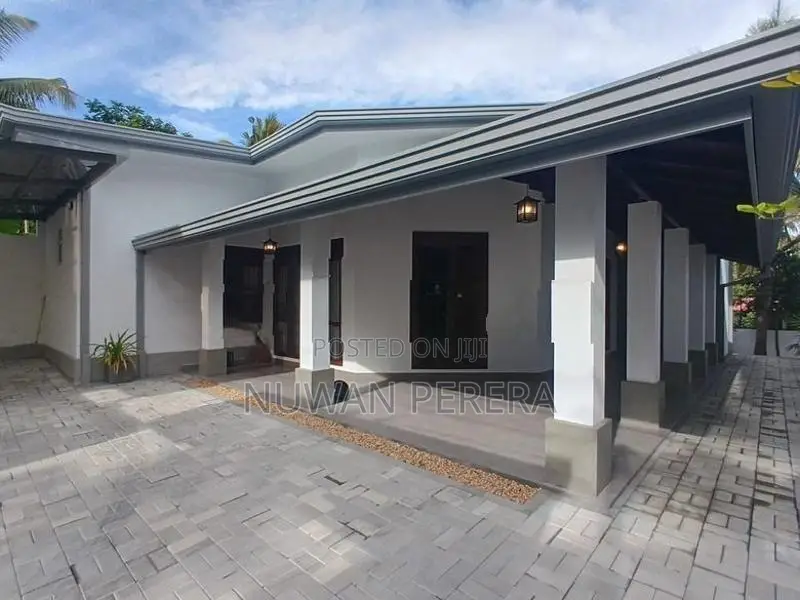 Piliyandala 3 bathrooms single storey house for sale .