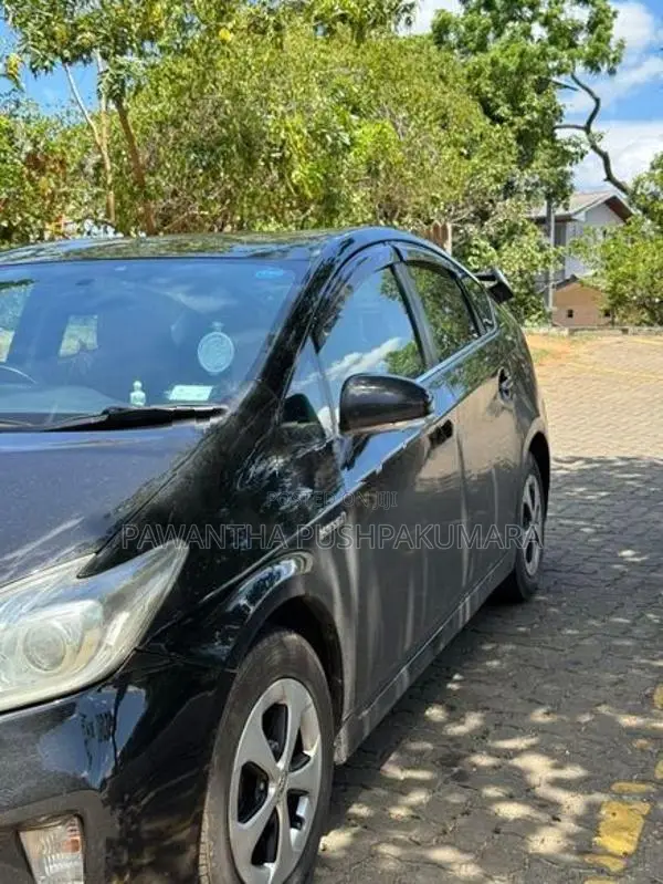 Toyota Prius S grade 2011